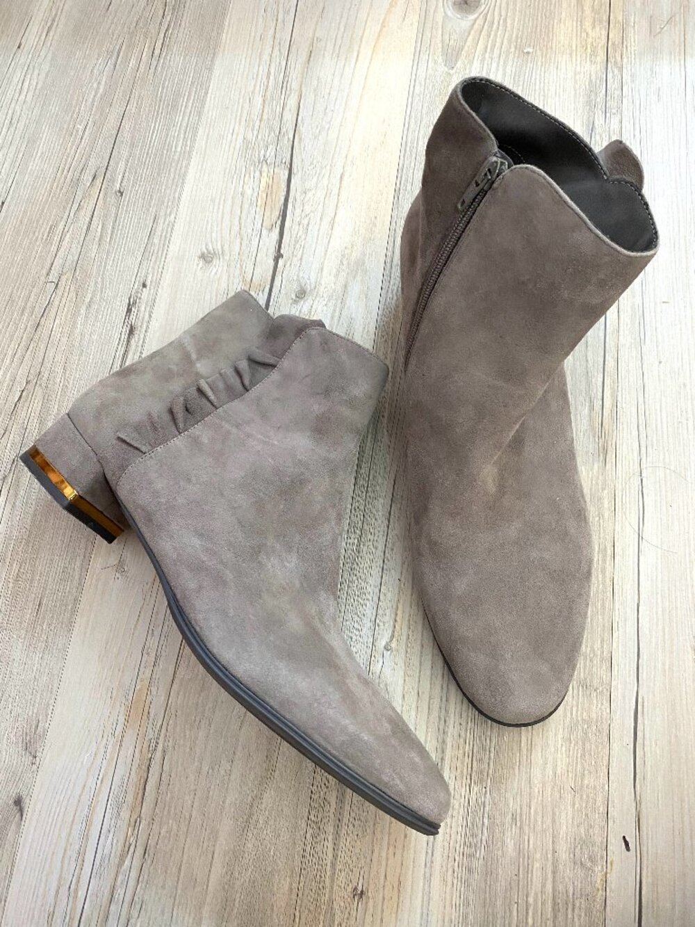 Van Eli Grey Ruffle Detail Suede Boots Size 12